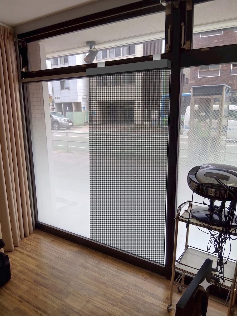 re-born Beauty Resort 松戸店様・店内から見た大型マチカドサイネージ設置例